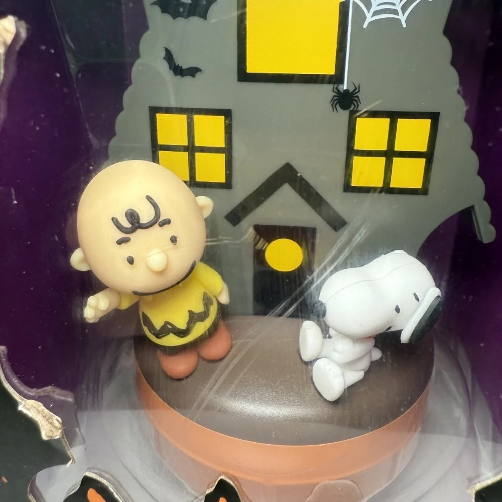 HTF Peanuts Haunted House Aroma Fan Diffuser 2025 Charlie Brown Snoopy Halloween
